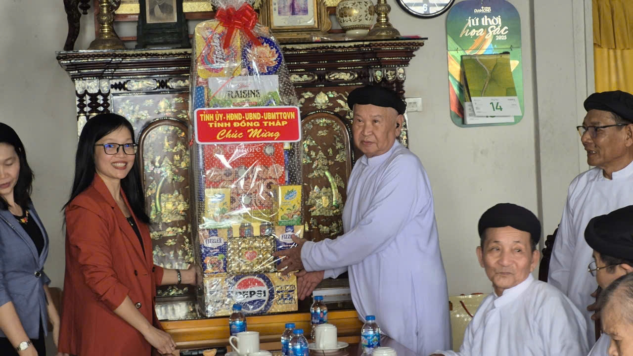 HĐND,UBND,MTTQVN tỉnh Đồng Tháp đến thăm Hội Thánh Cao Đài Chơn Lý