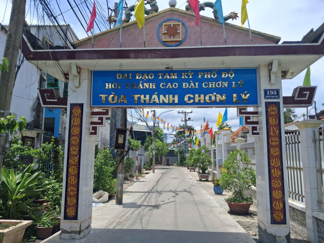 Hình ảnh Tòa Thánh Chơn Lý